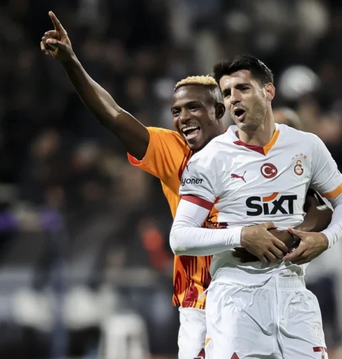 Galatasaray a écrasé Eyupspor 5-1 lors de la 33ᵉ journée de Super Lig, confortant sa place de leader avec 80 points.