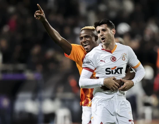 Galatasaray a écrasé Eyupspor 5-1 lors de la 33ᵉ journée de Super Lig, confortant sa place de leader avec 80 points.