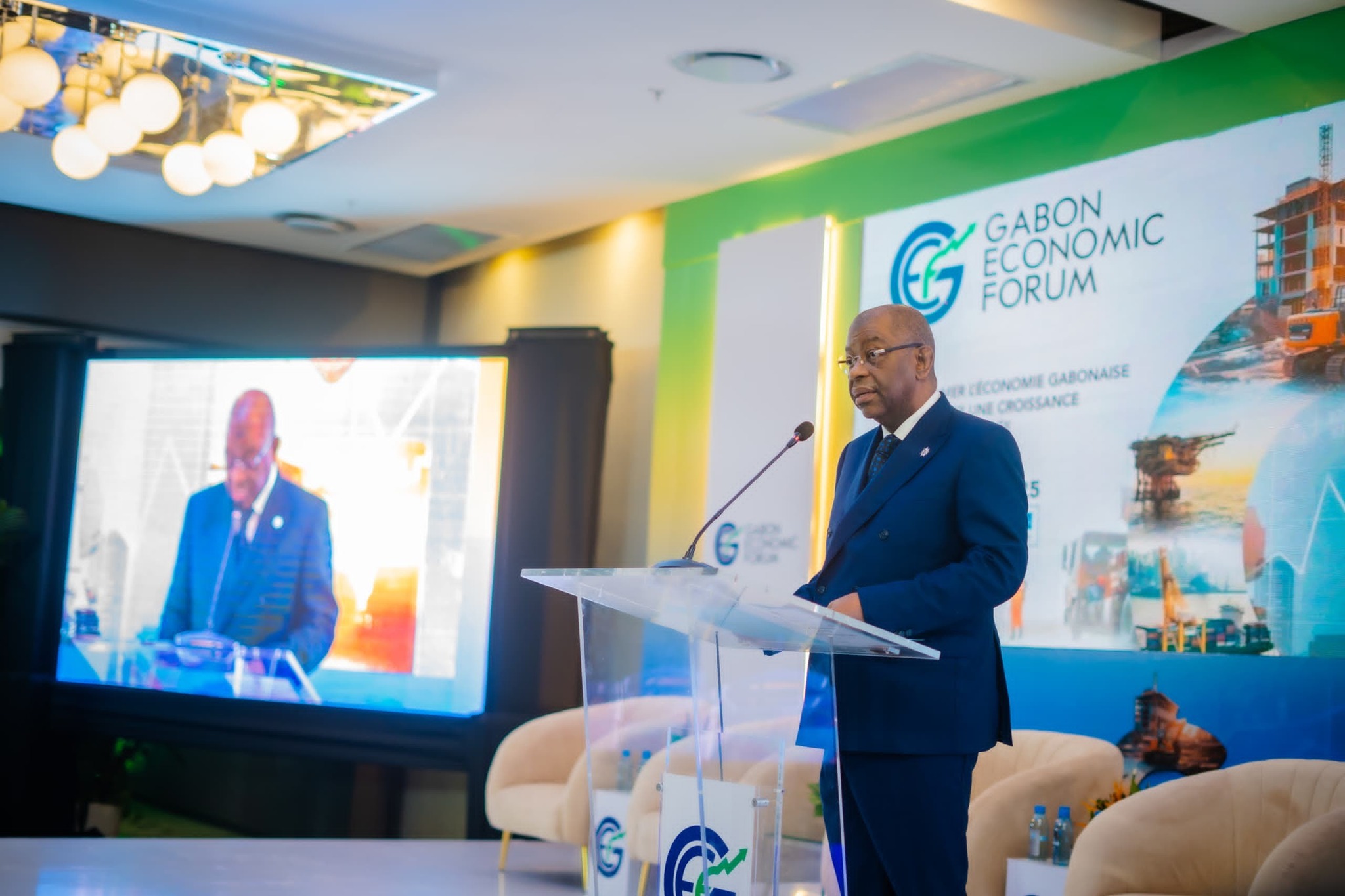 Accompagné de plusieurs membres du Gouvernement, le Vice-Président du Gouvernement, M. Alexandre BARRO CHAMBRIER, a ouvert les travaux du Gabon Economic Forum ce lundi 07 juillet 2025 à Libreville.