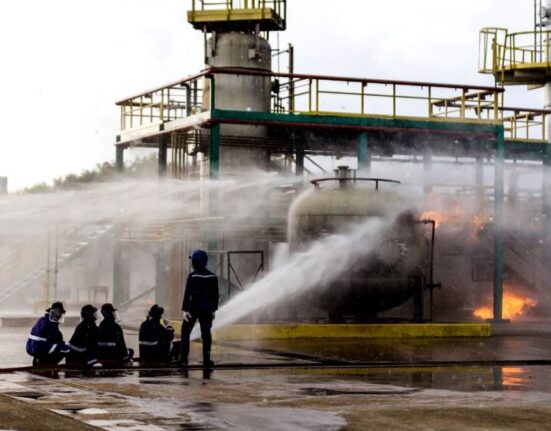 l'ONG recommande au gouvernement gabonais la mise en place d’une cellule d'enquête pour revoir l'audit technique sur l'accident de la plateforme de Becuna