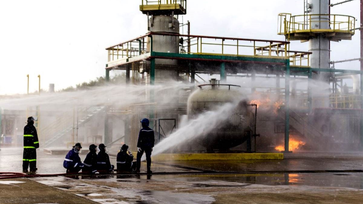 l'ONG recommande au gouvernement gabonais la mise en place d’une cellule d'enquête pour revoir l'audit technique sur l'accident de la plateforme de Becuna