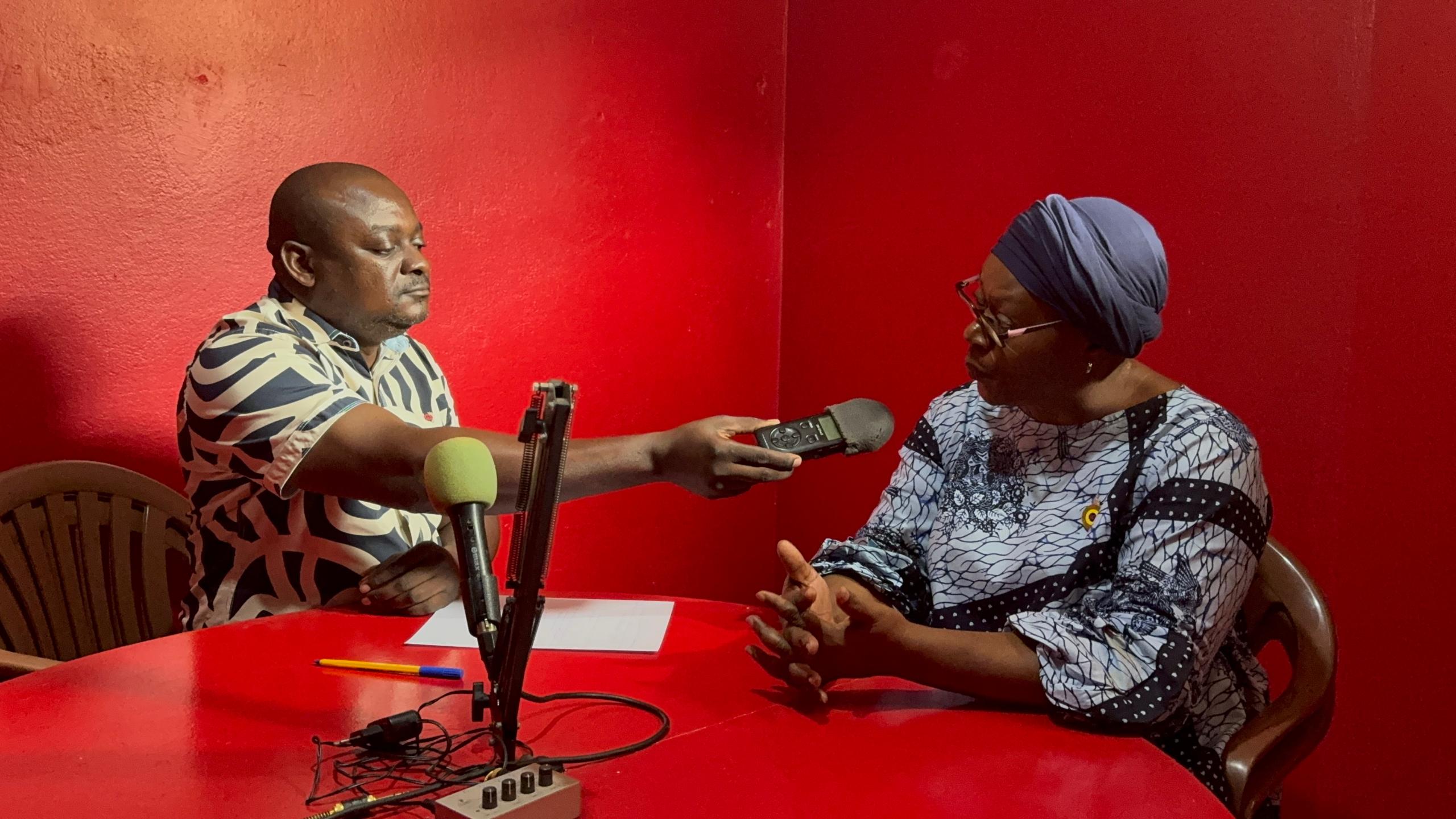 Ce jeudi sur Radio Moanda, la sénatrice de la transition Berthe Boubou Bokoko a lancé un appel fort à la participation citoyenne.